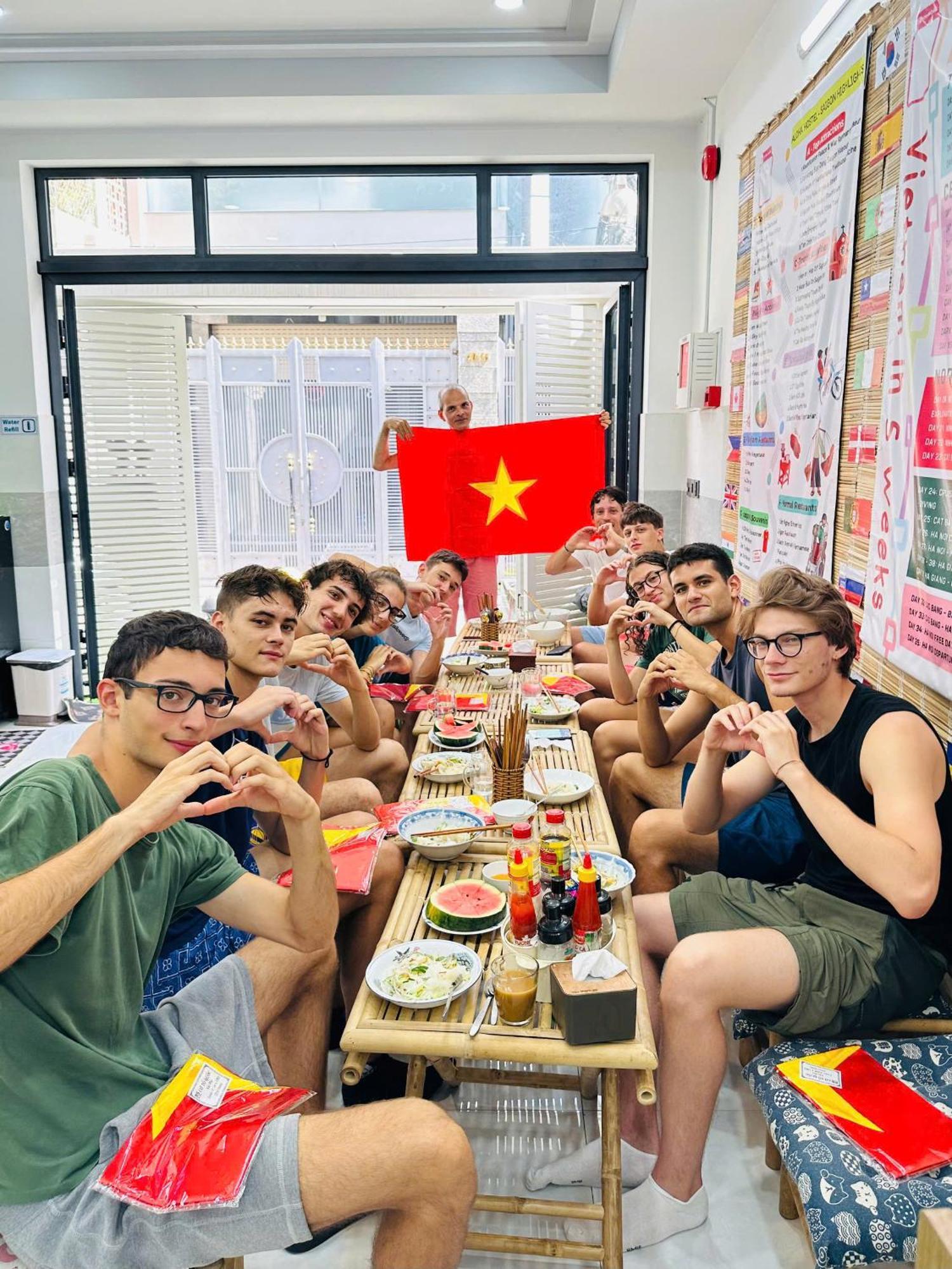 Aloha Saigon Premium Hostel By Local Travel Experts - Newly Opened, Less-Touristy Location, Spacious Rooms, Glass Shower Bathroom, Free Breakfast & Walking Tour Ciudad Ho Chi Minh  Exterior foto